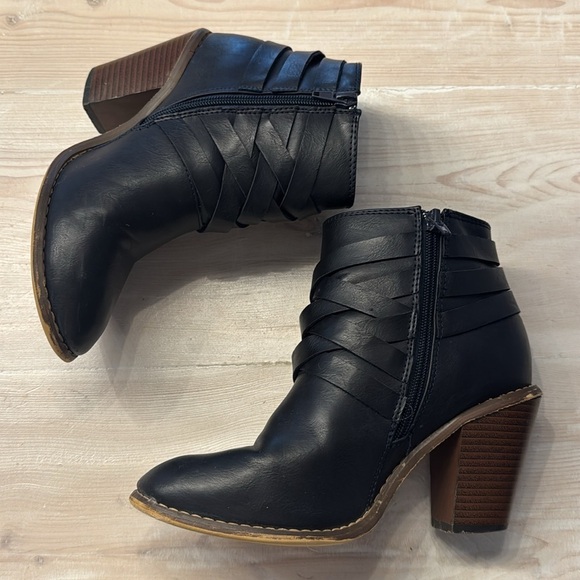 Journey Collection Navy Booties - Picture 7 of 11